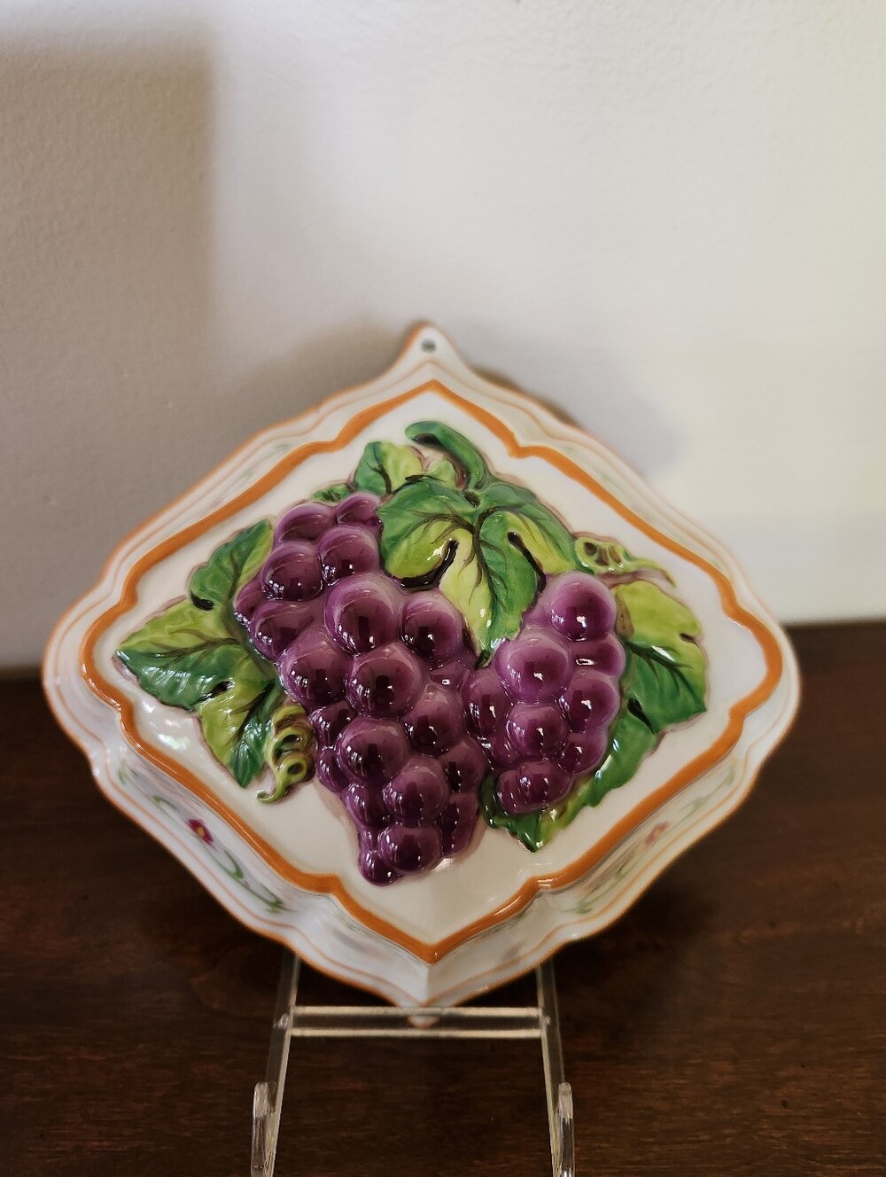 1986 The Franklin Mint Le Cordon Bleu Porcelain Jelly Mold "Grapes"